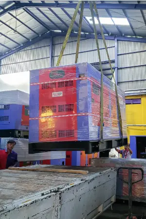 proses angkat genset cummins dengan hoist