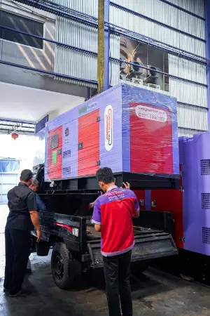 proses loading pengiriman genset cummins